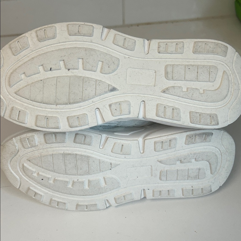 NWOB Fabletics Women's The Everyday Sneaker II, White Knit Tennis Shoes ; Sz 7M - Picture 4 of 4